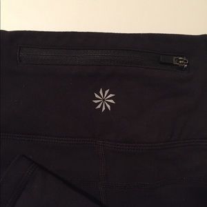 Athleta Cropped Yoga Pants Size M Black